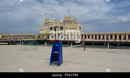 PALERME, SICILE, ITALIE - 21 MAI 2018 : le restaurant Charleston de la station de Mondello Banque D'Images