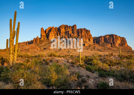 Lost Dutchman State Park est un 320 acres (129 ha) situé près du parc d'état Les Superstition Mountains dans le centre de l'Arizona, USA, et nommé d'après la perte d Banque D'Images