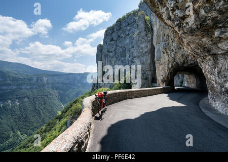 Le vélo dans la Combe Laval gorge road, France, Europe, UNION EUROPÉENNE Banque D'Images