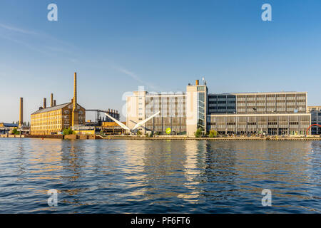 Vue sur la Spree à l'Université des sciences appliquées ( Hochschule für Technik und Wirtschaft - HTW) à l'été 2018, Berlin, Allemagne, UE Banque D'Images