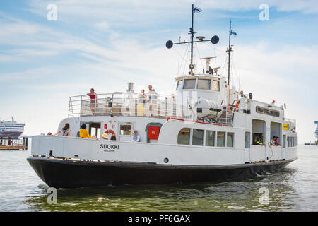 Ferry Helsinki Suomenlinna, vue en été du bateau utilisé pour le transport de personnes entre l'île de Suomenlinna et la ville de Helsinki, Finlande. Banque D'Images