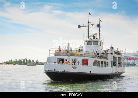 Ferry Helsinki Suomenlinna, vue en été du bateau utilisé pour le transport de personnes entre l'île de Suomenlinna et la ville d'Helsinki, Finlande Banque D'Images