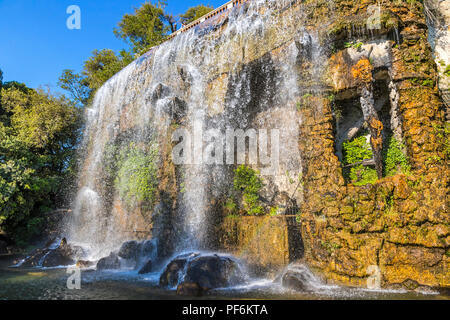 Vue panoramique de la colline du château en cascade Park (Parc de la Colline du Chateau) dans Ville de Nice, Côte d'Azur, France Banque D'Images