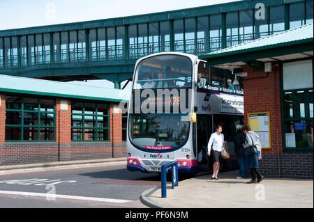 Le Sheffield Meadowhall Interchange est le centre de Sheffield, transport Autobus, autocars et le rail. Banque D'Images