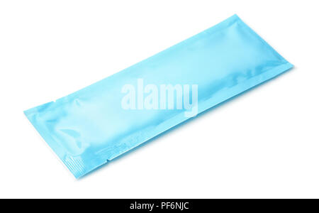 Blanc bleu sachet aluminium isolated on white Banque D'Images