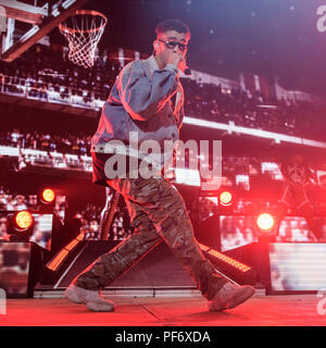 Fairfax, Virginie, USA. Août 16, 2018. BAD BUNNY effectue à Eagle Bank Arena à Fairfax, VA. Credit : Kyle Gustafson/ZUMA/Alamy Fil Live News Banque D'Images