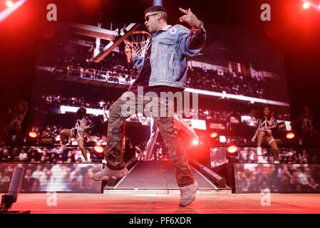 Fairfax, Virginie, USA. Août 16, 2018. BAD BUNNY effectue à Eagle Bank Arena à Fairfax, VA. Credit : Kyle Gustafson/ZUMA/Alamy Fil Live News Banque D'Images