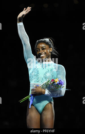 Boston, Massachussetts, USA. Août 19, 2018. SIMONE BILES a remporté le tout autour à la compétition tenue au TD Garden de Boston, Massachusetts. Credit : Amy Sanderson/ZUMA/Alamy Fil Live News Banque D'Images