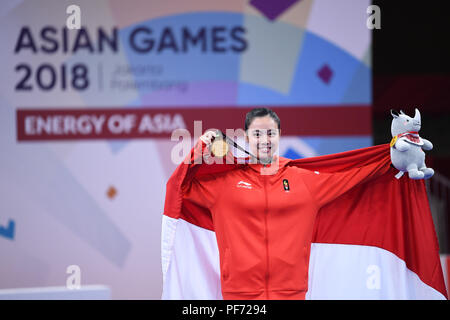 Jakarta, Indonésie. 20e Août, 2018. Lindswell Lindswell médaillé d'or de l'Indonésie au cours de la cérémonie de pose de la Women's Taijiquan & Taijijian All-Round lors des 18e Jeux asiatiques à Jakarta, Indonésie, le 20 août 2018. Source : Xinhua/Yulong Pan/Alamy Live News Banque D'Images