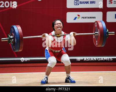 Jakarta, Indonésie. 20e Août, 2018. Ri Song Gum de la République populaire démocratique de Corée est en concurrence au cours de l'haltérophilie 48kg lors de la 18e Finale des Jeux Asiatiques à Jakarta, Indonésie, le 20 août 2018. Crédit : Li il/Xinhua/Alamy Live News Banque D'Images