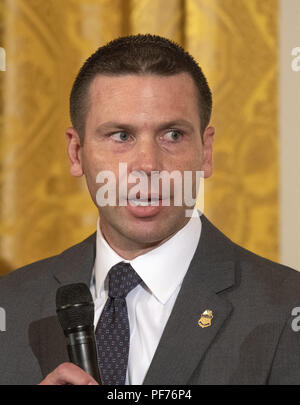 Washington, District de Columbia, Etats-Unis. 20e Août, 2018. Commissaire du United States Customs and Border Protection Kevin McAleenan parle sur un panneau lors d'un événement organisé par le président américain, Donald J. Trump appelé un ''Salute aux héros de l'Immigration et des douanes et des douanes et de la protection des frontières'' dans l'East Room de la Maison Blanche à Washington, DC le lundi 20 août, 2018 Credit : Ron Sachs/CNP/ZUMA/Alamy Fil Live News Banque D'Images