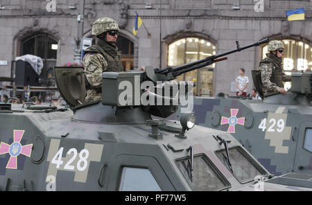 Kiev, Ukraine. 20e Août, 2018. Les soldats de l'armée ukrainienne prendre part à une répétition de la parade militaire pour le jour de l'indépendance, dans le centre de Kiev, Ukraine, le 20 août 2018. L'Ukraine va célébrer le 27e anniversaire de l'indépendance le 24 août. Crédit : Serg Glovny/ZUMA/Alamy Fil Live News Banque D'Images
