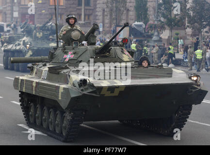 Kiev, Ukraine. 20e Août, 2018. Les soldats de l'armée ukrainienne prendre part à une répétition de la parade militaire pour le jour de l'indépendance, dans le centre de Kiev, Ukraine, le 20 août 2018. L'Ukraine va célébrer le 27e anniversaire de l'indépendance le 24 août. Crédit : Serg Glovny/ZUMA/Alamy Fil Live News Banque D'Images