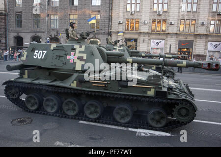 Kiev, Ukraine. 20e Août, 2018. Les soldats de l'armée ukrainienne prendre part à une répétition de la parade militaire pour le jour de l'indépendance, dans le centre de Kiev, Ukraine, le 20 août 2018. L'Ukraine va célébrer le 27e anniversaire de l'indépendance le 24 août. Crédit : Serg Glovny/ZUMA/Alamy Fil Live News Banque D'Images