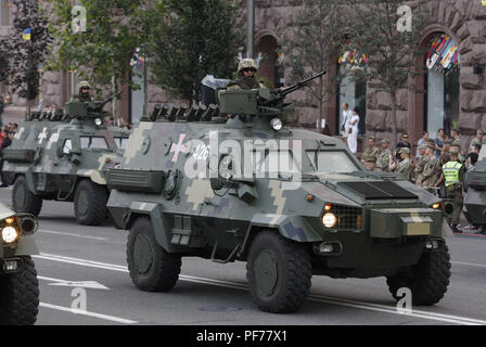 Kiev, Ukraine. 20e Août, 2018. Les soldats de l'armée ukrainienne prendre part à une répétition de la parade militaire pour le jour de l'indépendance, dans le centre de Kiev, Ukraine, le 20 août 2018. L'Ukraine va célébrer le 27e anniversaire de l'indépendance le 24 août. Crédit : Serg Glovny/ZUMA/Alamy Fil Live News Banque D'Images