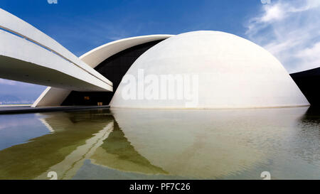 Fondation (Foundation) Oscar Niemeyer, Niteroi, Rio de Janeiro Banque D'Images