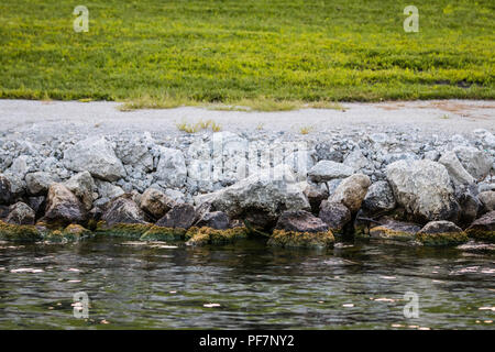 Rochers sur la rive du lac Beaver, Utah USA Banque D'Images