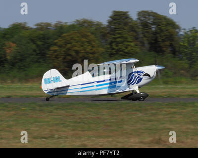 PRIBRAM, CZE - août 18, 2018 : Airplane Christen Eagle II L'atterrissage à l'aéroport de Pribram. République tchèque Banque D'Images