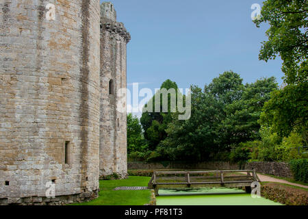 Avis de Nunney Castle, Nunney, Somerset UK Banque D'Images