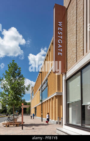 Élévation arrière avec John Lewis de l'entrée du magasin. Centre Commercial Westgate à Oxford, Oxford, Royaume-Uni. Architecte : Chapman Taylor, 2018. Banque D'Images