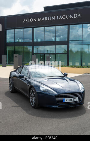 Une Aston Martin Rapide S berline sport quatre portes photographiées à Aston Martin de sa nouvelle unité de production à St Athan dans la vallée de Glamorgan. Banque D'Images