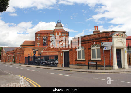 La vieille brique rouge McMullen's Brewery, Hartham Lane, Hertford, Hertfordshire Banque D'Images
