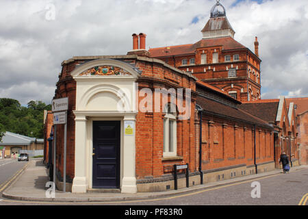 La vieille brique rouge McMullen's Brewery, Hartham Lane, Hertford, Hertfordshire Banque D'Images