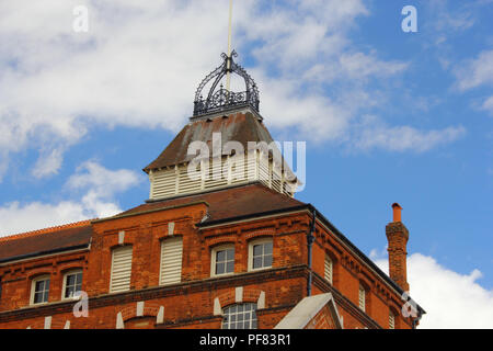 La vieille brique rouge McMullen's Brewery, Hartham Lane, Hertford, Hertfordshire Banque D'Images