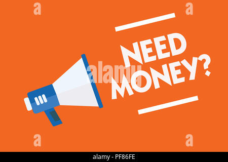 L'écriture de texte Word question Besoin d'argent. Concept d'affaires pour demander à quelqu'un s'il a besoin d'argent comptant ou des bouns prêt obtenir haut-parleur mégaphone sur fond orange Banque D'Images