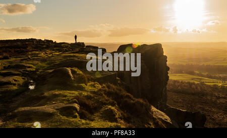 Coucher du soleil à Curbar bord dans le parc national de Peak District. Banque D'Images