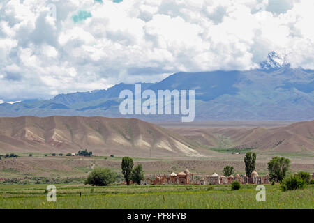 Les yourtes et les chevaux sur le lac Song Kul au Kirghizstan Banque D'Images