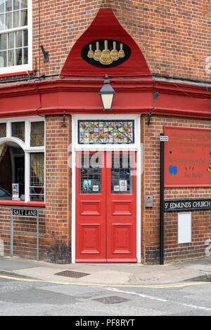 Entrée de la cinq cloches public house UK Salisbury Banque D'Images