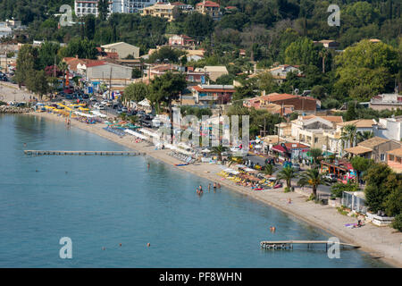 Plage d'Ipsos, Corfu, Grèce. Banque D'Images