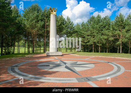 Purnuskes, Vilnius, Lituanie, centre géographique de l'Europe, avec couronne d'étoiles sur une colonne et rose des vents ou rose des vents Banque D'Images