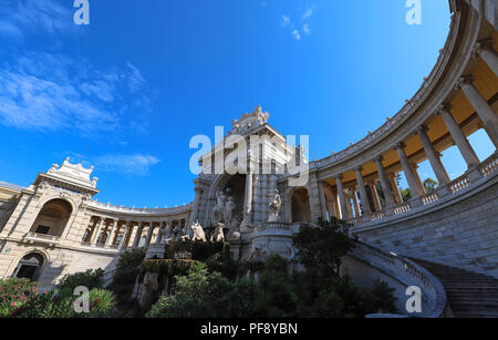 Palais Longchamp à Marseille, sous ciel bleu. Banque D'Images