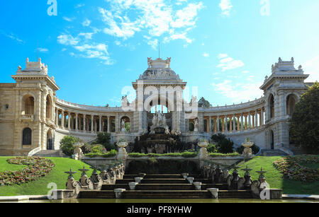 Palais Longchamp à Marseille, sous ciel bleu. Banque D'Images