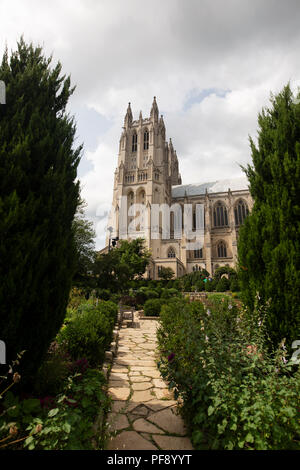 Le jardin de l'évêque à l'extérieur de la cathédrale nationale de Washington, DC, un jour d'été. Banque D'Images