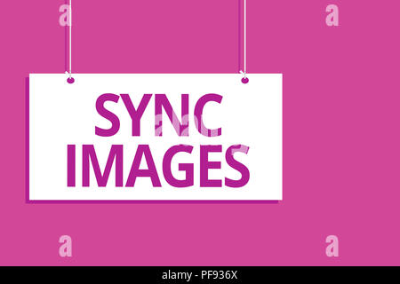 Synchronisez des images montrant des signes de texte. Photos de photo conceptuelle identique dans tous les périphériques accessibles n'importe où pendaison message conseil communication ouvertes cl Banque D'Images