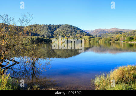 France, Puy de Dome, Volcans Auvergne, Parc naturel régional des Monts Dore, Massif du Sancy, Chambon sur Lac, le lac d'origine volcanique // France, Puy- Banque D'Images