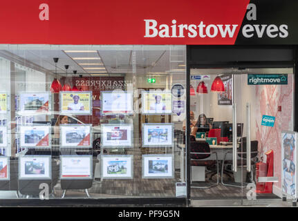 Bairstow Eves (partie de l'échelle d'un groupe plc) Agents immobiliers shop signage de Brentwood Essex Banque D'Images