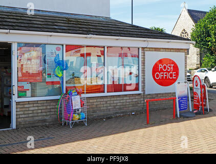 Une vue sur le bureau de poste de la petite ville de marché de l'ACLE, Norfolk, Angleterre, Royaume-Uni, Europe. Banque D'Images