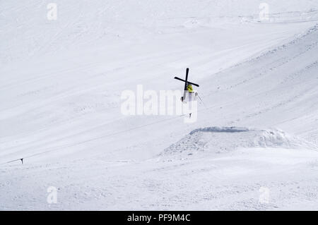 Portrait de snow park ski au soleil sur la journée d'hiver Banque D'Images