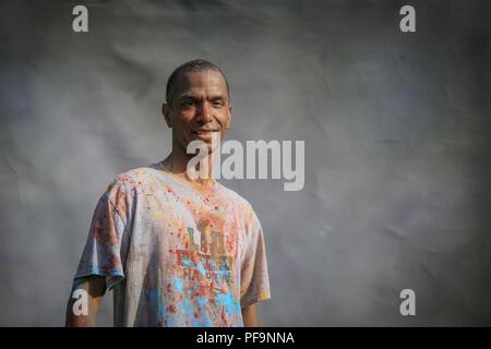 Un membre de la Garde nationale américaine Le Major Terrell Walker, portrait après le New Jersey 2018 LGBT de la Garde nationale 5K Color Run, Joint Base McGuire-Dix-Lakehurst, New Jersey, le 8 juin 2018. Image courtoisie Master Sgt. Matt Hecht / New Jersey Garde Nationale. () Banque D'Images