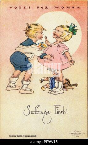 Carte postale en couleur, représentant une petite fille refusant un baiser d'un petit garçon, titré 'Suffrage Premier !' illustré par Emily Hall Chamberlin, pour la National American Woman Suffrage Association, et publié dans ELIZABETH NJ, par la compagnie Art Campbell, pour le marché américain, 1915. () Banque D'Images