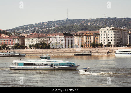 Sur le Danube (Pont Margaret, le jour de la Constitution 20. Août 2018 11h) Budapest, Hongrie Banque D'Images