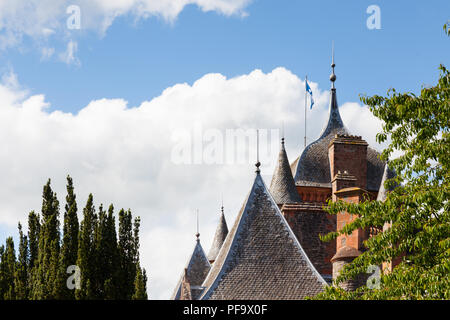 Le toit en accolade et muni de tours de Thirlestane Castle de Lauder, en Écosse. Banque D'Images