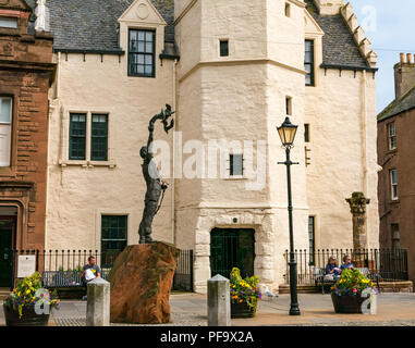 Dunbar Town House Museum & Gallery avec vieux marché ou mercat Cross, High Street, Dunbar, East Lothian, Écosse, ROYAUME-UNI Banque D'Images