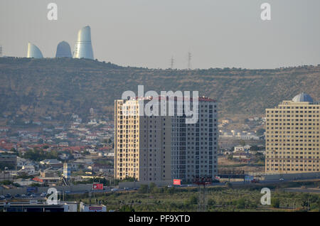 Fonctionnant à l'huile d'essor de la construction à Baku, Azerbaïdjan Banque D'Images