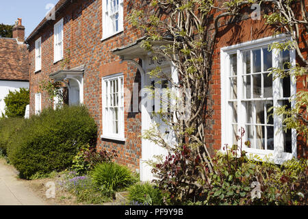 Winslow, UK - 27 avril, 2015. Une rangée de cottages traditionnels dans la région de Winslow, España Banque D'Images