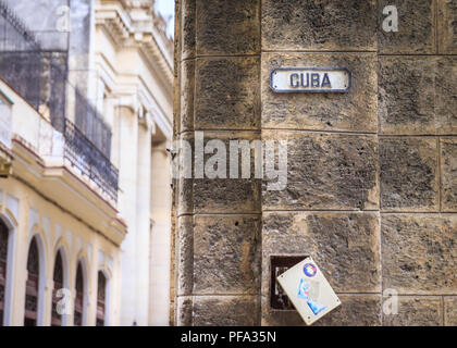 Calle Cuba street sign sur le mur dans la ville historique de la Habana Vieja, la vieille ville de La Havane, Cuba Banque D'Images